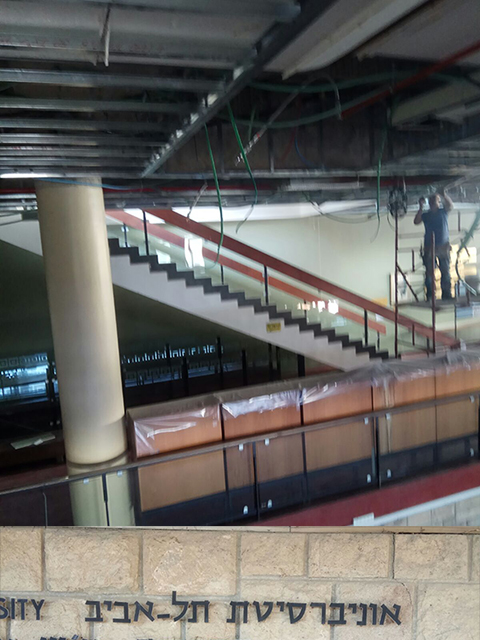 מדרגות זכוכית