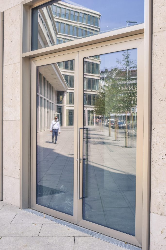 דלתות זכוכית למשרד
