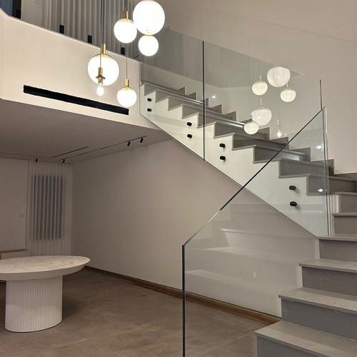 מידות מעקה זכוכית