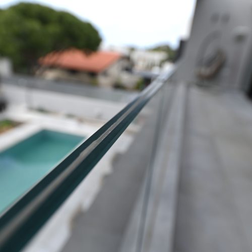 יתרונות והשימוש בזכוכית מחוסמת