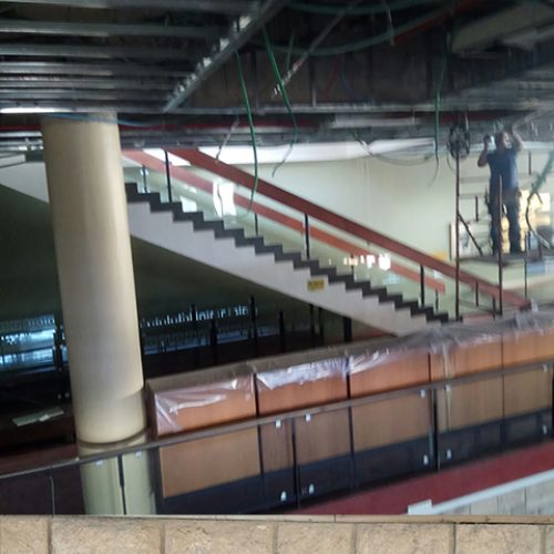 מדרגות זכוכית