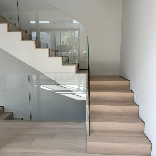 מעקה זכוכית שתול